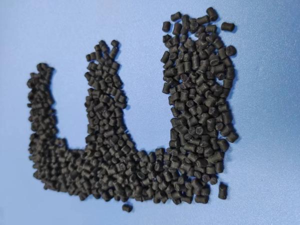 Masterbatch negro absorbente de humedad para uso en bolsas de basura negras y moldeo por inyección de tiras de plástico