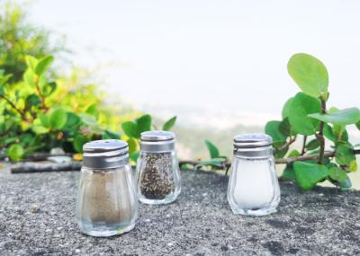 10 ml Capacidade Modern Glass Salt and Pepper Shaker Set com moedor e condimento