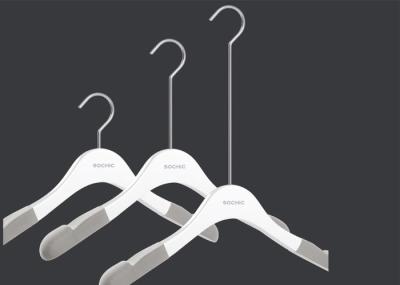 Solid Wooden Painting White Clothing Store Hangers With Different Hook OEM Service