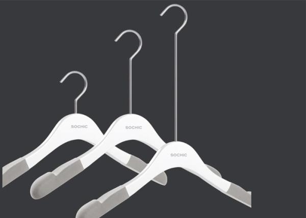 Solid Wooden Painting White Clothing Store Hangers With Different Hook OEM Service