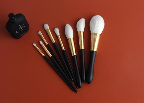 8 partes da composição essencial do cabelo da cabra escovam o grupo com o punho de madeira de tiragem da virola do fio dourado