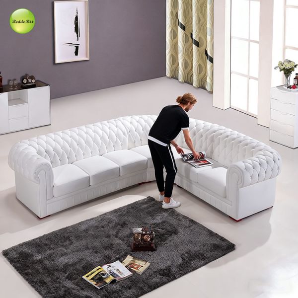 Sophisticated Button - Tufted Leather Lounge: Luxe Feel, Curved Silhouette – Enhance Home Aesthetic