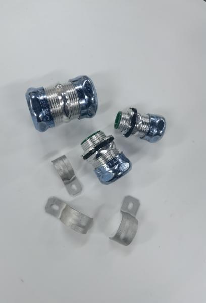 Os conectores apertados líquidos de aço azuis zincam chapeado para EMT Conduit Hot Dip