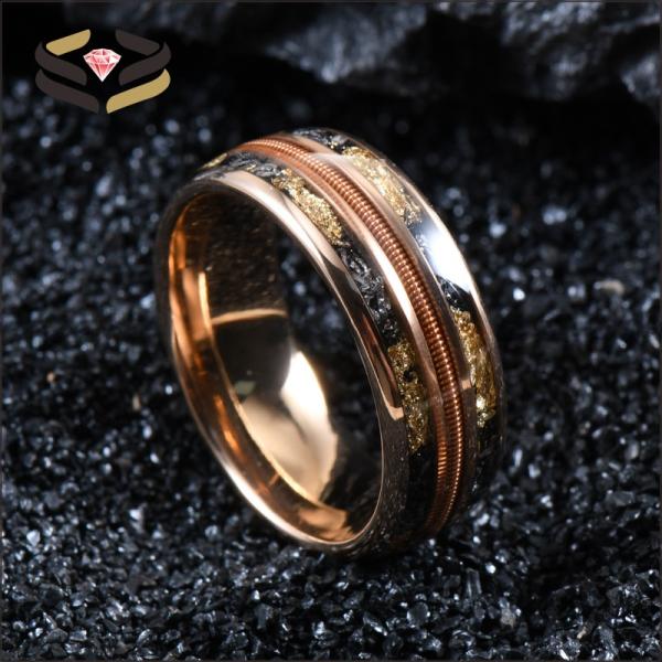 Anillo de la banda de boda de tungsteno para hombres 8mm Oro rosa con tripla guitarra de cuerdas de canal Meteorito de oro incrustación de papel