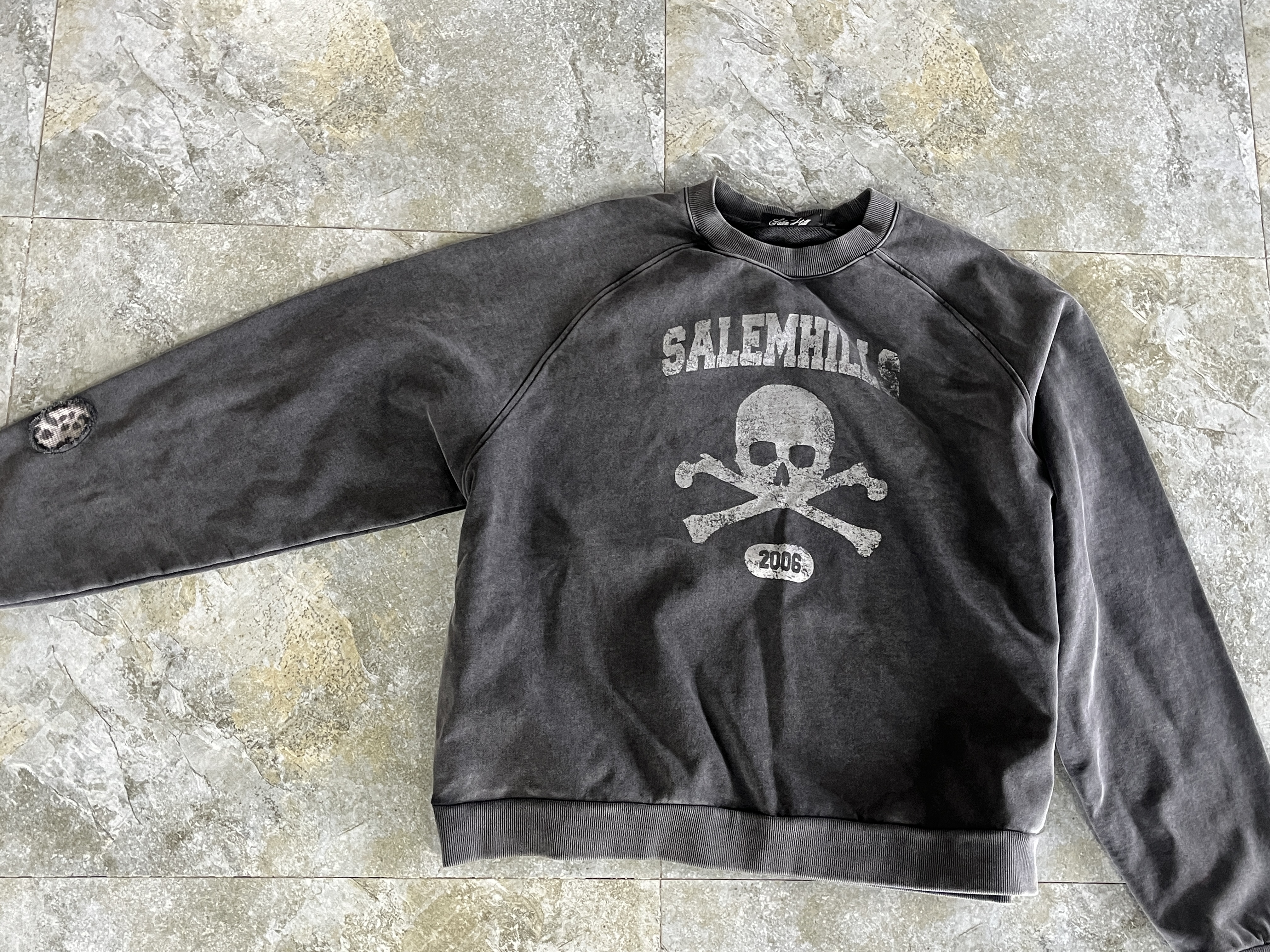 Vintage Washed Raglan Crewneck Sweatshirt Skull Graphic Cropped Streetwear Pullover With Leopard Patch