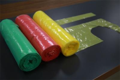 Disposable Polythene Aprons Packing On Rolls For Beauty Salon / Home Cleaning