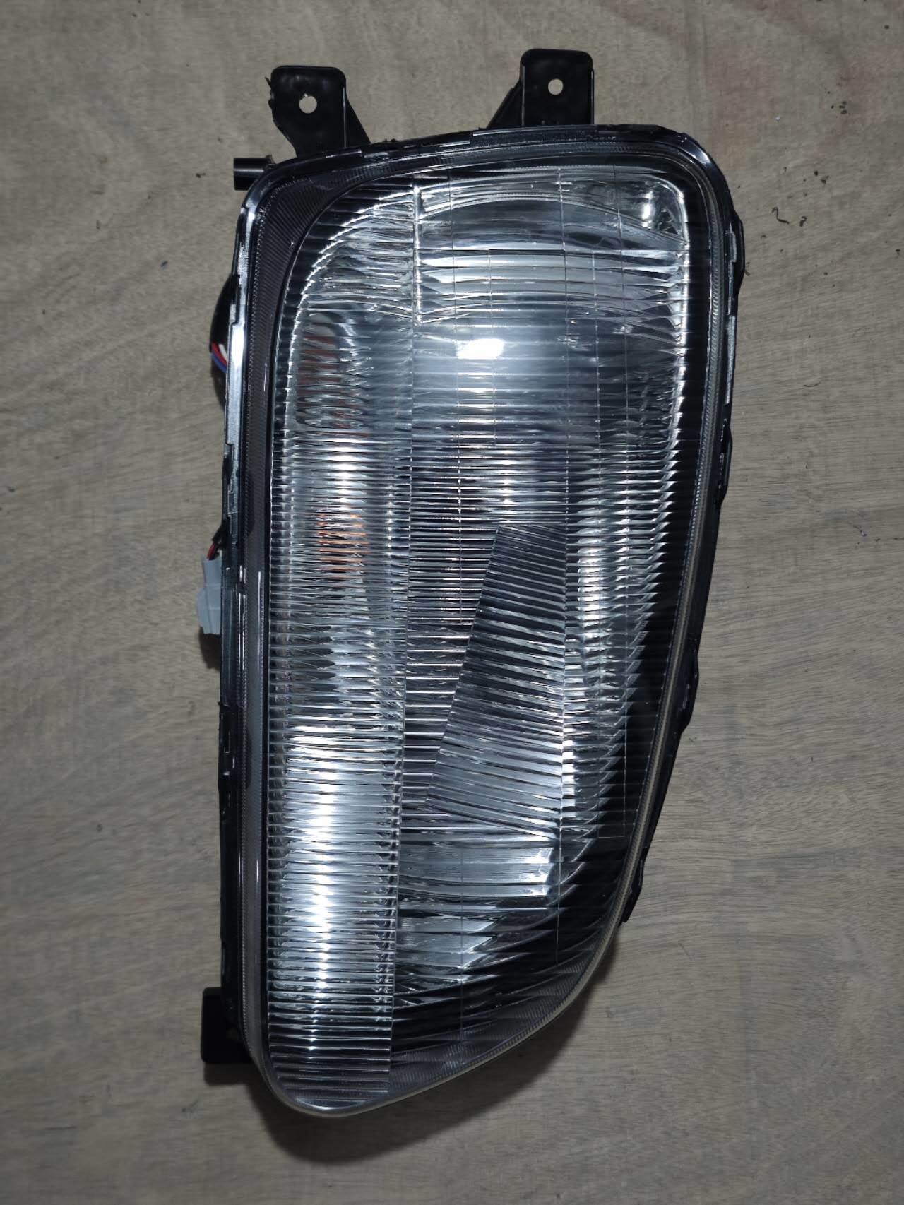 81110-3840 81110-E0100 81110-E0101 81110-E0103 LAMP FOR HINO 700