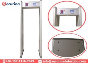 Caminhada da frequência de funcionamento 100 através do detector de metais,