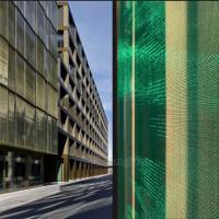 Façade colorée en verre feuilleté de tissu de maille en métal