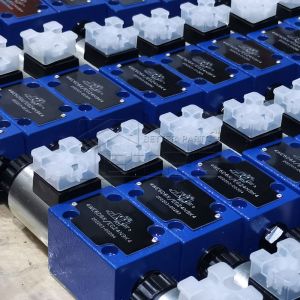 4WE6D6X/EG24N9K4 R900930035 Hydraulic Solenoid Directional Control Valve DC24V 6 Way Hydraulic Solenoid Valve for Hydraulic Machinery System