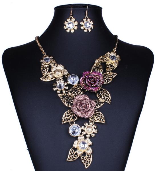 Retro personality exaggerated necklace alloy hollow flower diamond necklace / Necklaces