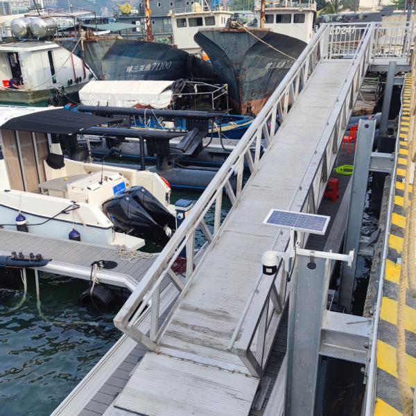 Heavy Duty Silver Aluminum Marina Gangways For Dock Lifespan 15-20 Years
