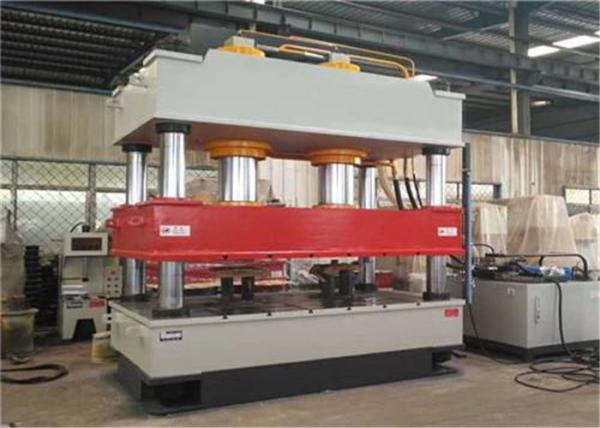Máquina de formação automática hidráulica, T que forma a eficiência elevada do equipamento