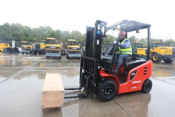 60V Mini Electric Forklift Truck CPCD50 50KW 2200RPM 5 Ton Diesel Forklift