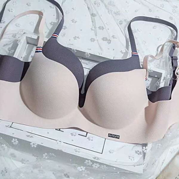 Women One Piece Small Breast a and B Cup Suitable Hot Selling Wire-Free Convertible Straps Lady's Bra