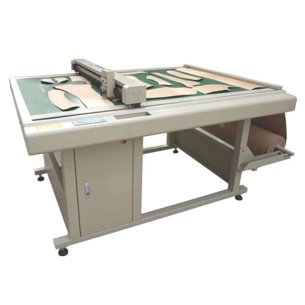 Plotter de corte de patrones de papel de cama plana con alfombrilla de cuero verde de adsorción al vacío de 1500*900mm