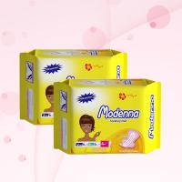Des serviettes hygiéniques jetables en coton avec ailes