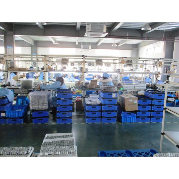 Juguetes para mascotas para juegos en interiores Juguetes de perro de color corduroy Forma de animal Plush Squeaky Chew Bite Resistente a los suministros