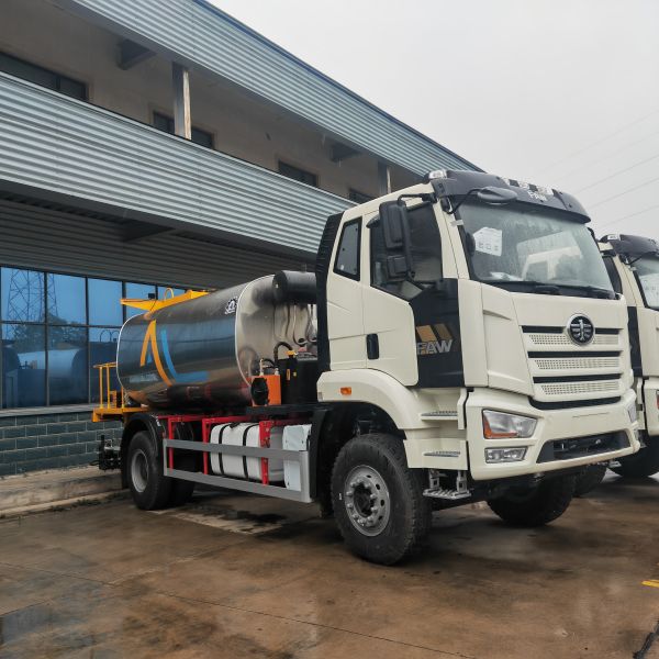 FAW J6L 4x2 Bitumen Distributor 8000L Asphalt Sprayer Truck for Road Construction