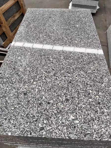 A parede de exterior do granito de G623 600*600mm telha o corte das telhas do pátio do granito para fazer sob medida