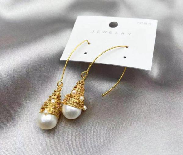 New Design Waterfresh Pearl Earrings Temperament Geometric Gold Color Metal Hoop Earrings Baroque Pearl Earring Women