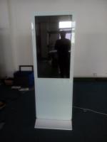 position libre d'écran tactile de 75 pouces de kiosque de totem mince superbe d'intérieur d'affichage avec la couleur blanche