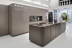 Personalize armários de cozinha modulares modernos com torneira do dissipador e os armários superiores