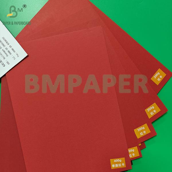 120-400gm Protección del medio ambiente Papel Kraft rojo para envolver regalos