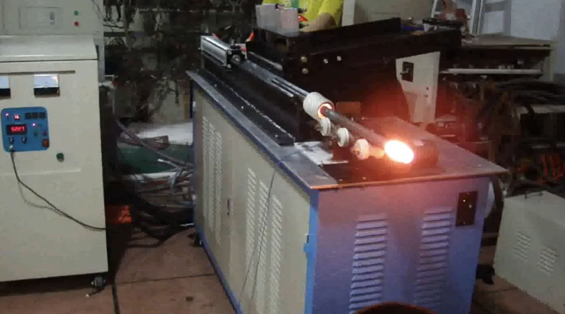 SGS Induction Forging Equipment 250KW 400KW Induction Heating Furnace For Forging