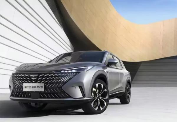2024 popular gas vehicle with 24.6-inch fully laminated high-definition dual screen in stock