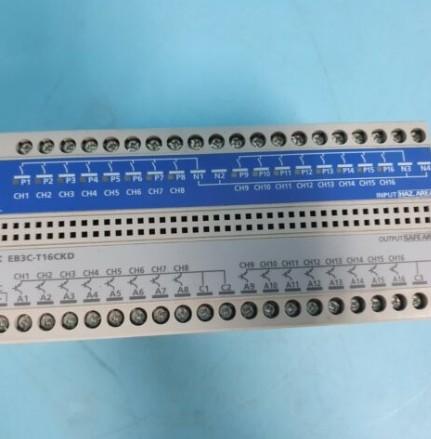 IDEC EB3C-T16CKDN Dissipador de canal de 16 entradas