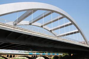 Heavy Duty Steel Bridge Fabrication Weather Resistant Pedestrian Bridge Kits For Scenic Areas / Industrial Zones
