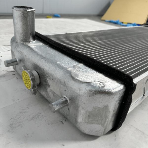 Para Kobelco SK135 Excavadora Piezas YY05P00061S004 Radiador de Aluminio Radiador de Agua para Maquinaria de Construcción