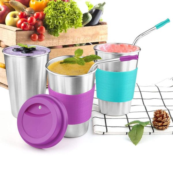 Une tasse à café à double paroi en acier inoxydable