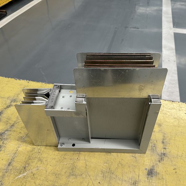 Conductos de barras colectoras enchufables de aluminio y cobre de 800A / 2000A, 50-60Hz