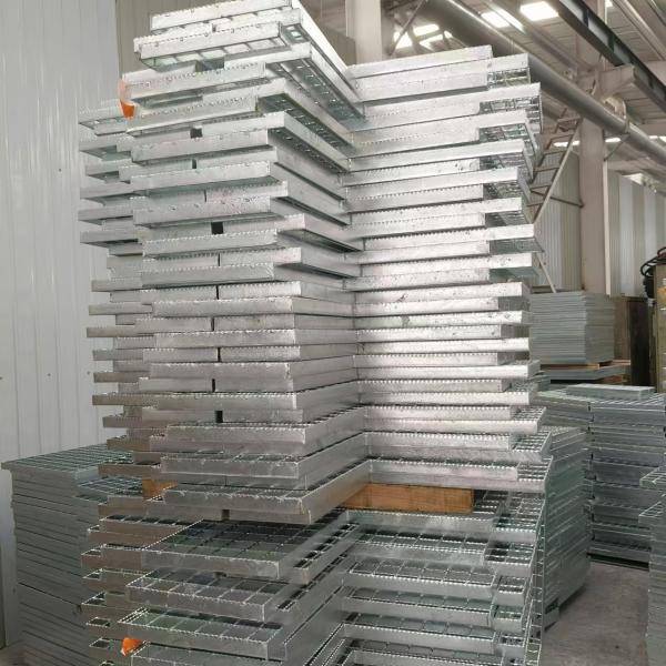 We can lay the steel grid for the road in the farm Anti-corrosion and anti-extrusion