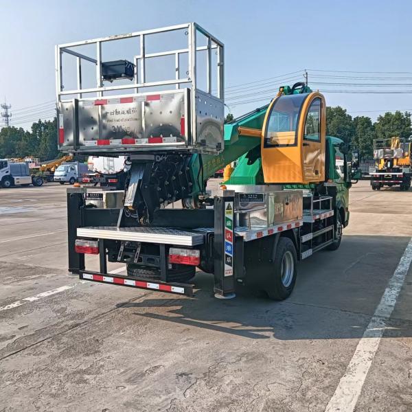 Camión de Operación en Altura DongFeng con Chasis de 50m, 6 Secciones Retráctiles, Plataforma Aérea para 3 Personas