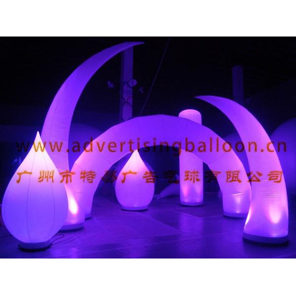 Globo gigante atractivo de la publicidad