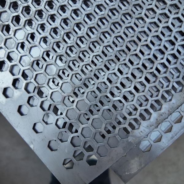 Hot Dip Perforated Metal Plate With 1.5mm Aperture Hexagonal Holes