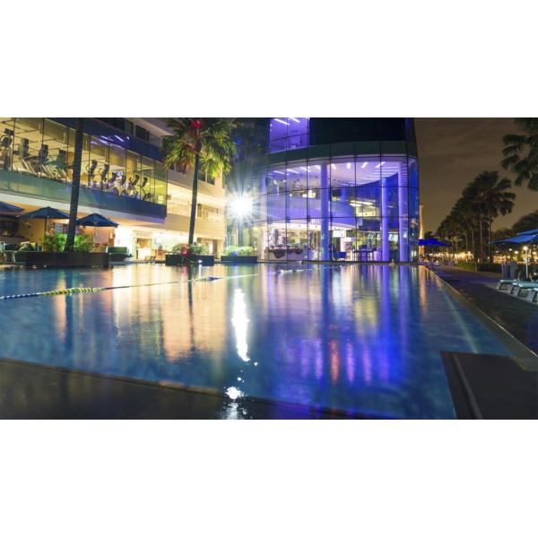 Прозрачный уборщик бассейна Треугольный вакуумный уборщик для семейного бассейна