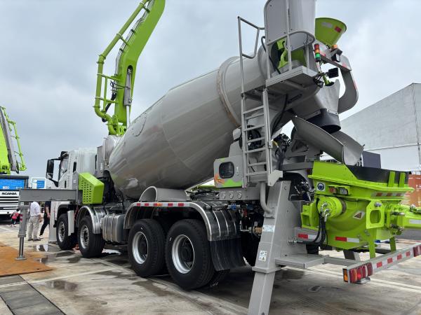 9m3 Concrete Pump Mixer Truck 28m Max Speed 82km/h and Diesel Fuel for Construction