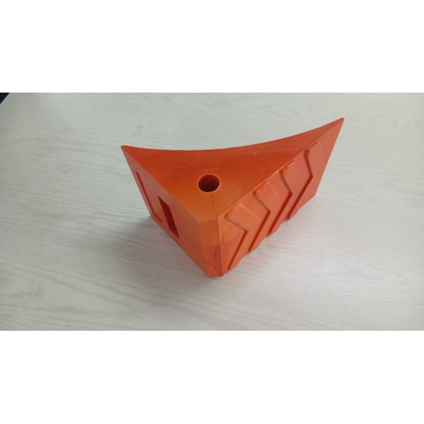  High Strength Red Orange 20x20x28cm 1.7kgs Cars Speed Bump Reflective Wheel Stopper / Car Stopper Rubber suitable for tyre diamter 816mm 