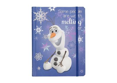 O costume pequeno da escola imprimiu cadernos com brilho do floco de neve das páginas do costume