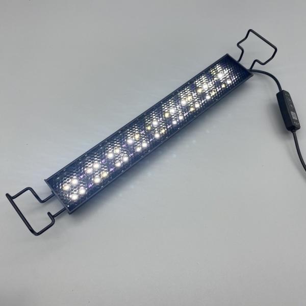 Lumière de reptile 8W LED en aluminium UVA UVB Lampe à LED contrôlable Lampes de lumière de reptile Dimming et 2 modes UVI