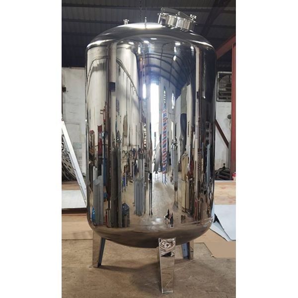 Stainless steel sanitary water tank