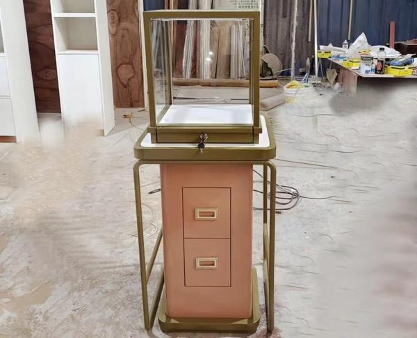 Luxury Exhibition Glass Jewelry Showcase 3 Color Lights With Locking Jewelry Display Case