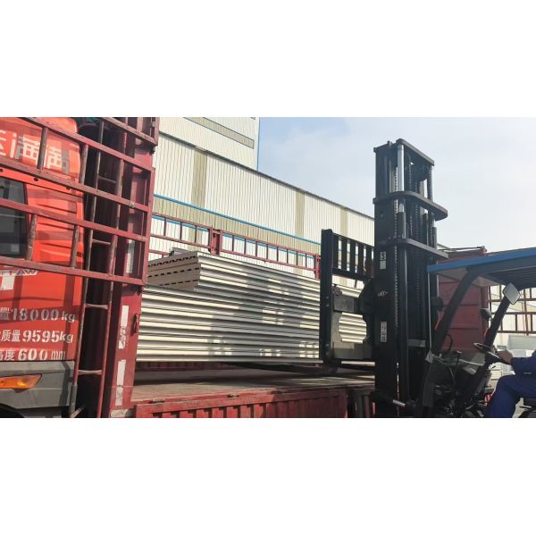 50mm To 150mm PIR Roof Panels with Polyisocyanurate Foam Core and Class B1 Fire Resistance for Industrial and Commercial Roofs