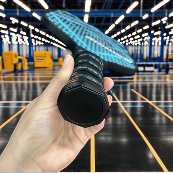 Comfortable Grip Outdoor Pickleball Paddles Lightweight 10mm Thickness