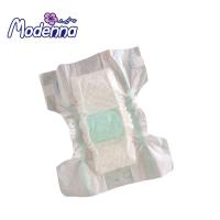 La couche jetable respirable de bébé a brodé les couches-culottes molles de coton