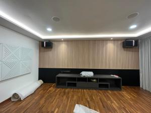 Home Theater Linear Timber Grooved Acoustic Panels Sound Absorption Building